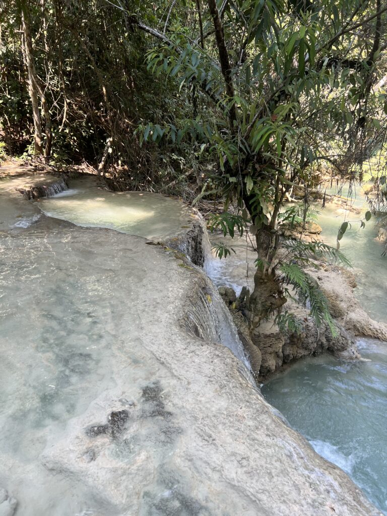 kuang si falls location