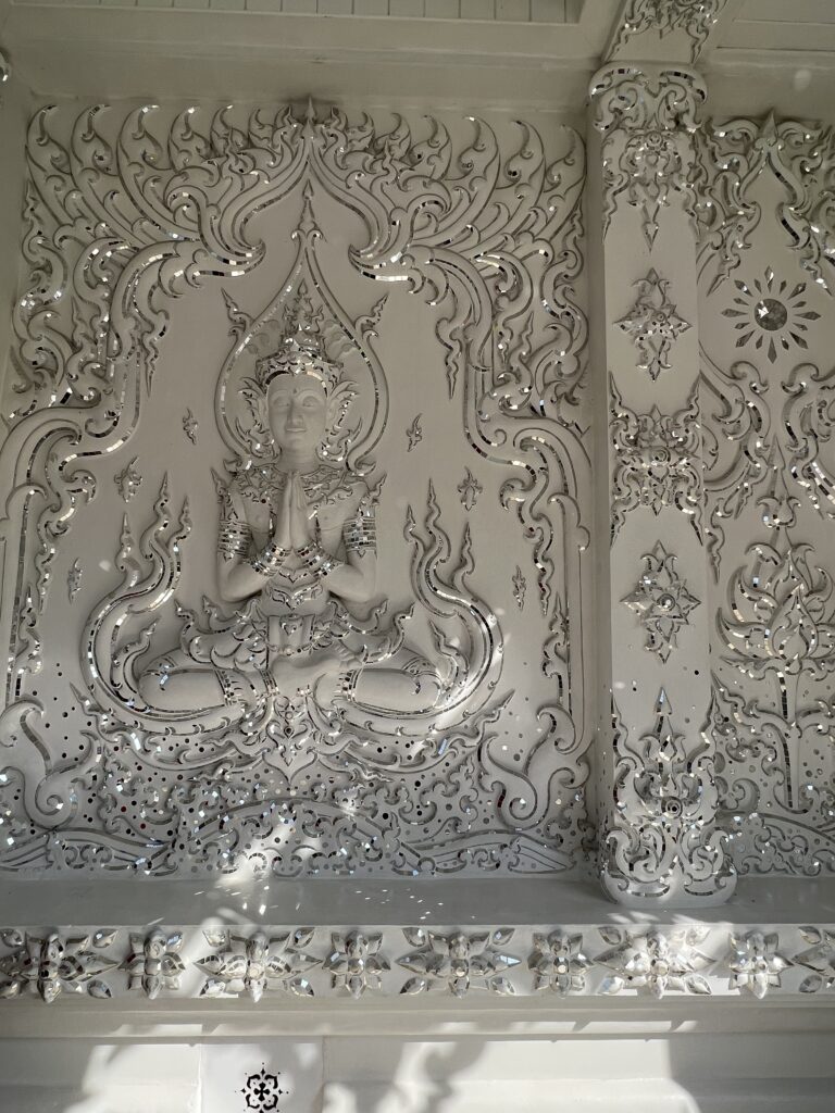 white temple wat rong khun